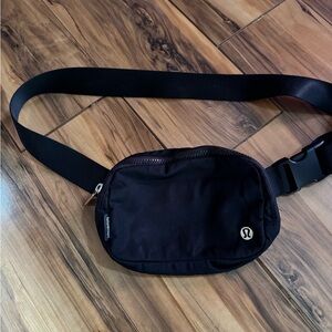 lululemon athletica Men's Black Belt Bag with Adjustable Strap